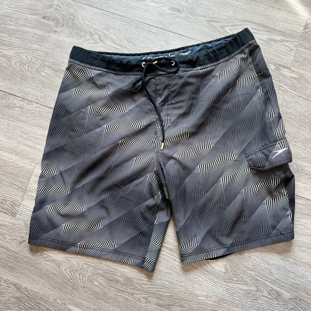 Speedo Mens Swim Trunks Board Shorts Geometric‎ Print Size 38 Pockets Drawstring